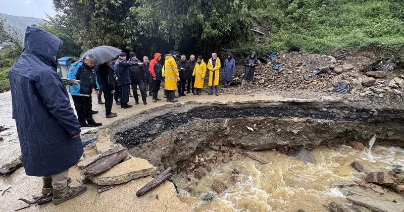 Zonguldak Valisi Hacıbektaşoğlu, sağanaktan etkilenen yerlerde incelemelerde bulundu