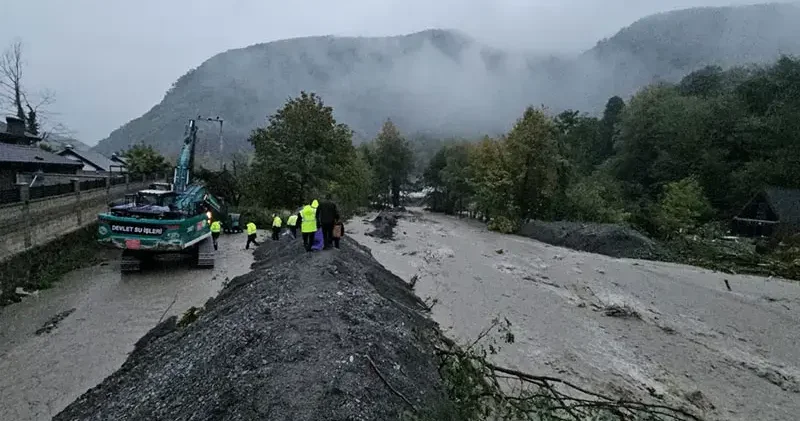 Sapanca’da selden zarar gören bölgelerde çalışmalar başladı