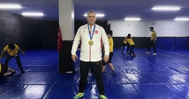 50 yaşında dünya şampiyonu oldu, hedefini üçüncü altın olarak belirledi İş mesaisinin ardından mindere çıktı, dünya şampiyonu oldu Kocaeli Haber Habertürk Yerel Haberler