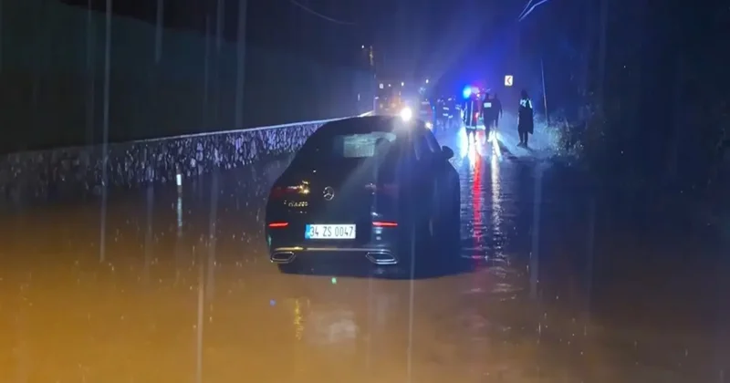 Şile’de sağanak nedeniyle otomobilde mahsur kalan 2 kişi kurtarıldı