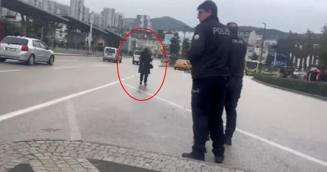 Eşinin, çocuklarını göstermediğini iddia edip, boğazına bıçak dayadı Bursa Haberleri Habertürk Yerel Haberler