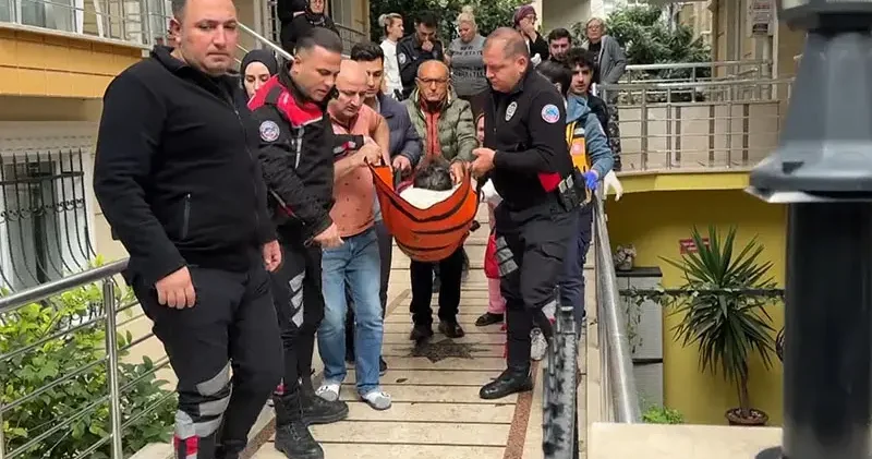 Avcılar’da yol verme tartışmasında sürücüyü evine kadar takip edip bıçakladılar: 3 yaralı