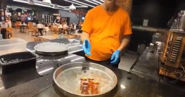 Köfteci Yusuf ta kuryelerin yüzünü güldüren sıcak jest Bursa Haberleri