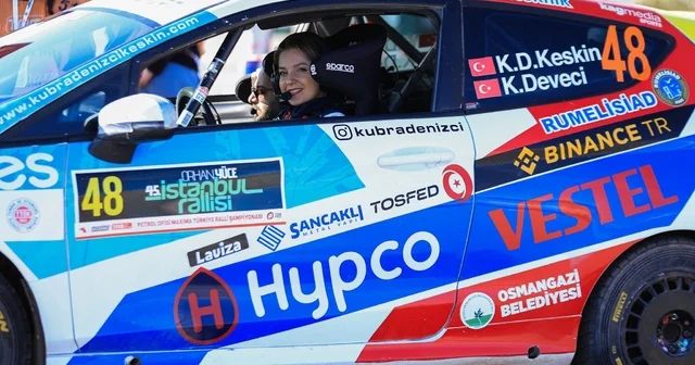 Osmangazi nin gururu İstanbul Rallisi nde podyuma çıktı Engelleri aşan Kübra Denizci Keskin hız kesmedi Bursa Haberleri