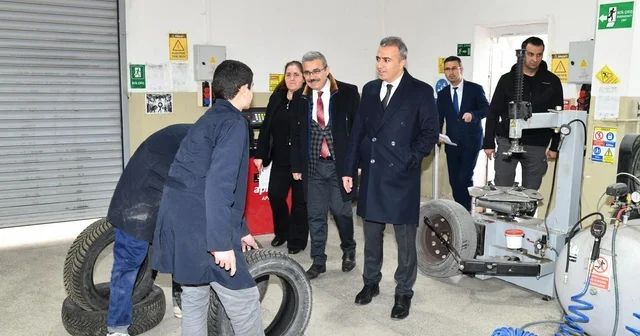 Vali Çiçek ten okul ziyareti Ardahan Haberleri