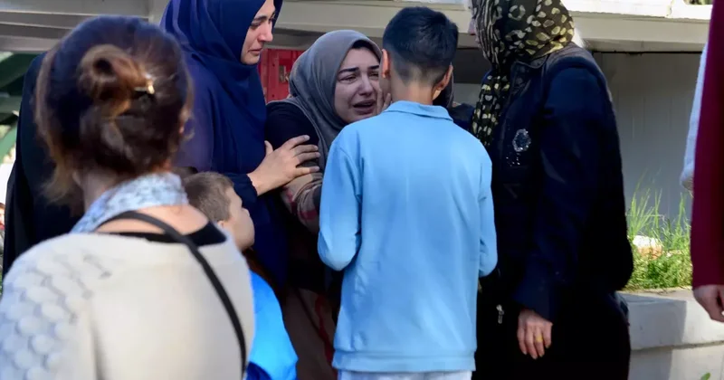 Baba, kazada ölen oğlunun cenaze namazını kıldırdı