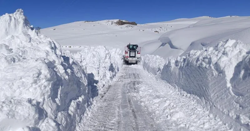 Şırnak’ta kar mesaisi erken başladı