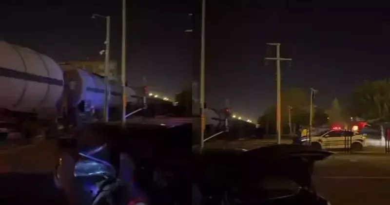 Yük treni, hemzemin geçitte otomobile çarptı; sürücü kaçtı