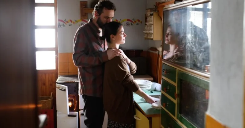 Para içinde yüzen çift tepetaklak oldu: Artık evsiz kaldılar Sözcü Gazetesi