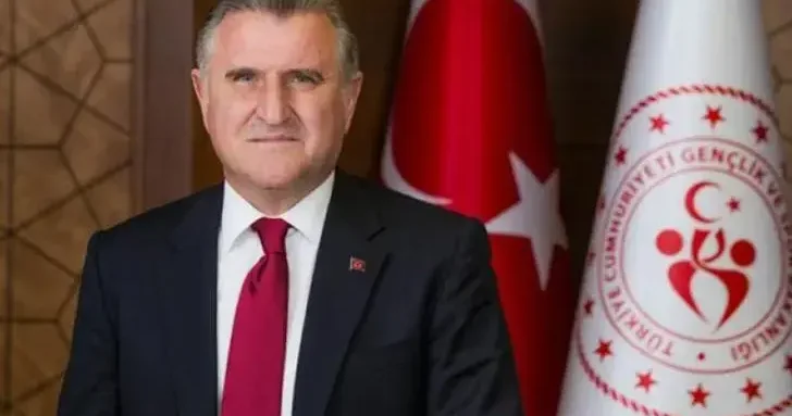 Bakan Bak Suudi Arabistan’da milli sporcularla bir araya geldi