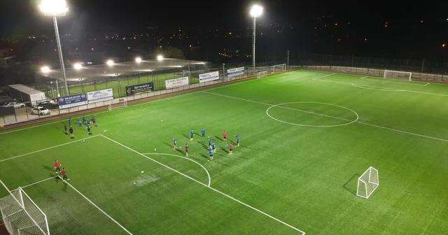 Başkarcı ya FİFA standartlarında yeni tesis Başkarcı Futbol Sahası gece gündüz sporun hizmetinde Denizli Haberleri