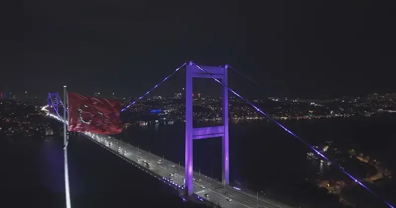 FSM Köprüsü Dünya Prematüre Günü kapsamında mor ışıklarla aydınlatıldı