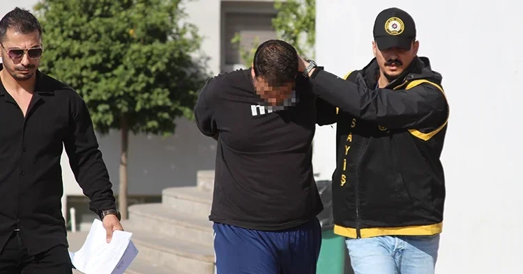 Yasak aşka evde suçüstü yaptı, iç çamaşırıyla kaçan adamı öldürdü