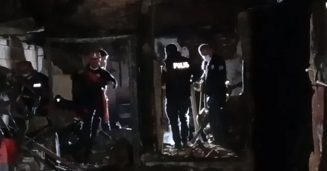 Bursa daki ev yangınında kaybolan yaşlı adamın cansız bedeni bulundu Bursa Haberleri