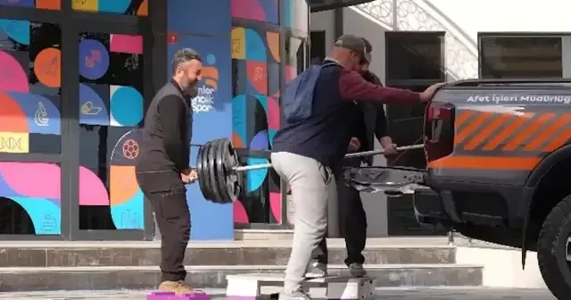 Esenlerli gençlerden Naim Süleymanoğlu için duygulandıran anma VİDEO İZLE