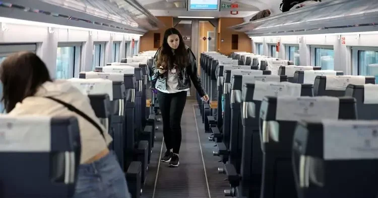 Bakan Uraloğlu ndan öğretmenlere yüzde 50 indirim müjdesi