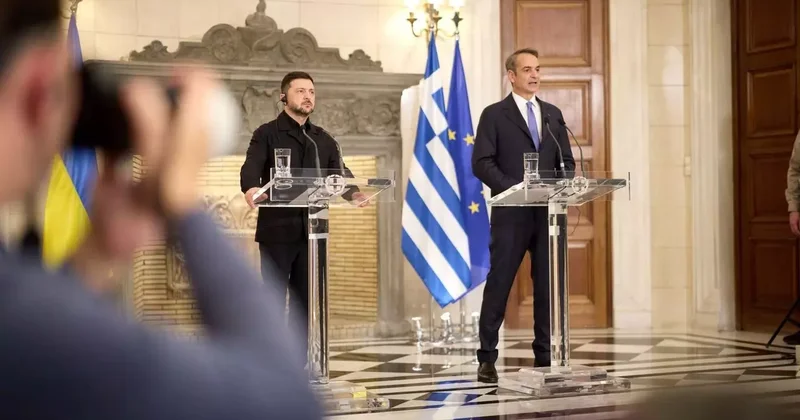 Türkiye’den geri kalmamak için anlaştı: Yunanistan Başbakanı ile donanma anlaşması