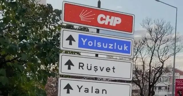 AK Parti Gençlik Kolları Başkanı İbiş ten CHP ye tabelalı gönderme: Nereye vardığı belli VİDEO İZLE