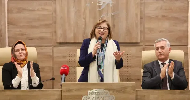 Gaziantep haberleri Umreden dönen ikinci Kafile Başkan Şahin ile buluştu 18 Kasım 2025