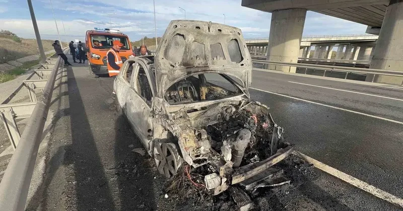 Otomobil alev alev yandı