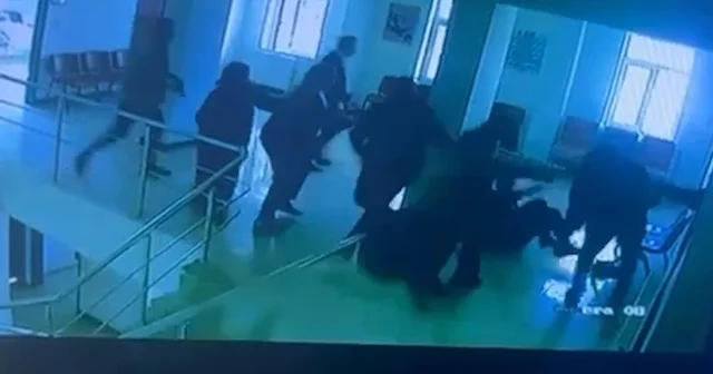 Şanlıurfa da hasta yakını, 2 hemşireyi darbetti; o anlar kamerada Şanlıurfa Haberleri