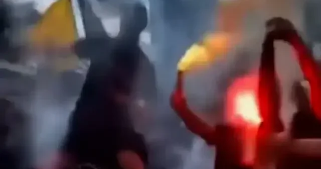 Rumlardan bayrak yakma provokasyonu: ‘Türk askeri dışarı’ sloganları attılar VİDEO İZLE