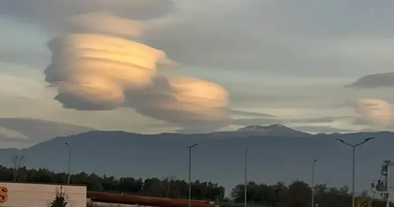 Bursa da Uludağ üzerinde mercek bulutu görüldü Hayat Haberleri