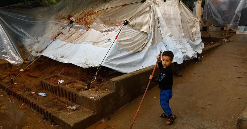 UNICEF: Gazze deki çocuklar kuru giysi ve yatak olmadan çadırlarda uyuyor