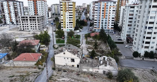 Başkan Çolakbayrakdar: Uğurevler de geleceğin modern mahallesini inşa ediyoruz Başkan Çolakbayrakdar, Uğurevler deki dönüşüm çalışmalarını inceledi Kayseri Haberleri