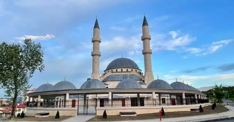 Balkanların en büyük camilerinden biri olan Kırcaali Camii açıldı