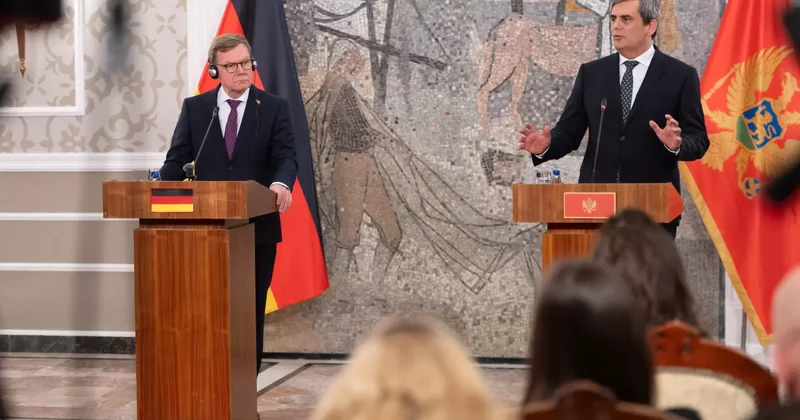 Karadağ vizesiz seyahat kararını değiştirdi! Bakan: İptal edilecek