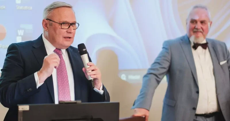 Eski Başbakan terörist ilan edildi