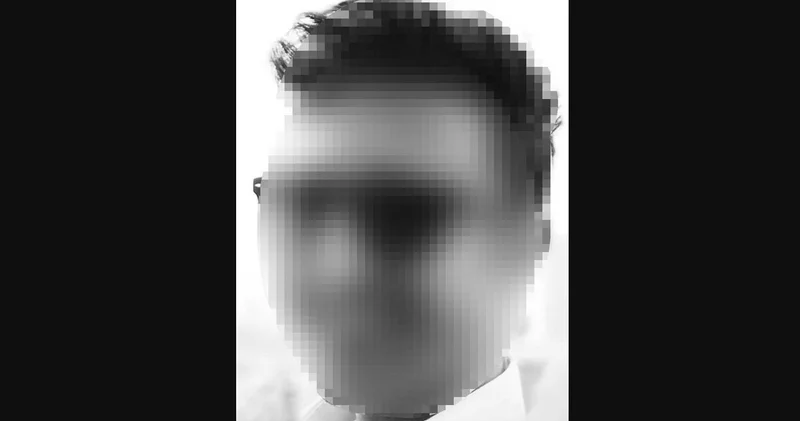 Öğretmen, tuvalete gizli kamera yerleştirmiş!