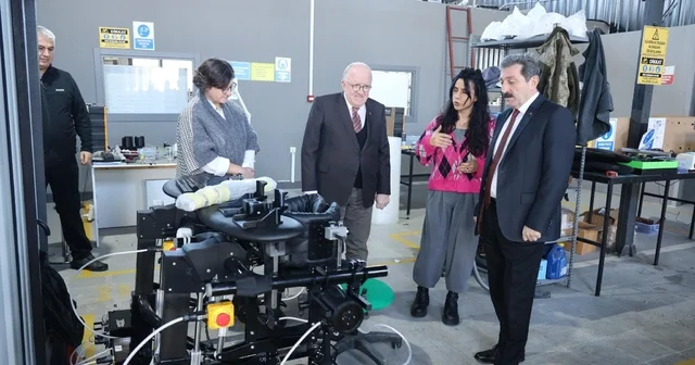 Türk mühendislerden çocuklar için mobil yürüme robotu Samsun Haberleri