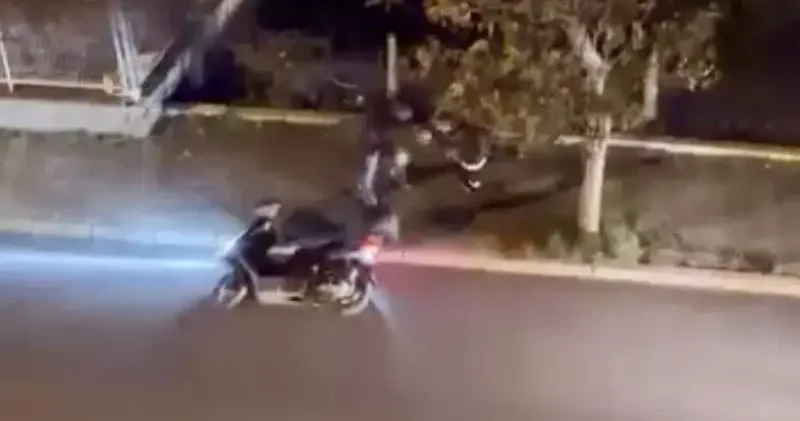 Avcılar’da motosiklet sürücüsü kavga ettiği yayayı kaskıyla darbetti