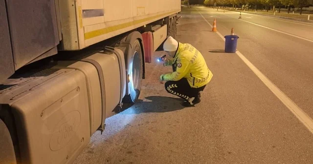 Burdur da yük taşıyan araçlara yönelik denetimde 25 araç ve sürücüsüne idari ceza Burdur Haberleri