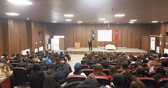 Emet te lise öğrencilerine Hz. Peygamber ve Şahsiyet İnşası başlıklı konferans Kütahya Haberleri