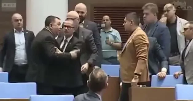 Bulgaristan meclisinde kavga! Türk vekili hedef aldılar