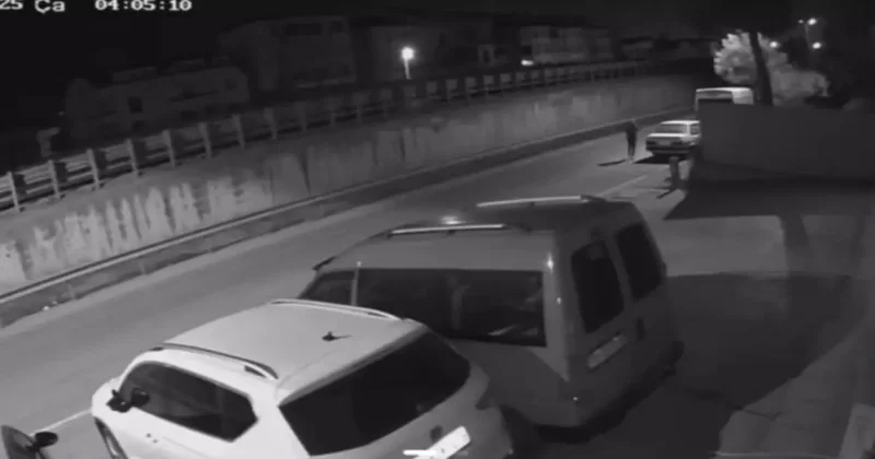 İterek çaldıkları otomobile kontak ararken yakalandılar