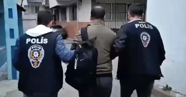 Siber dolandırıcılık suçundan hapis cezasıyla aranan 4 firari yakalandı İzmir Haberleri