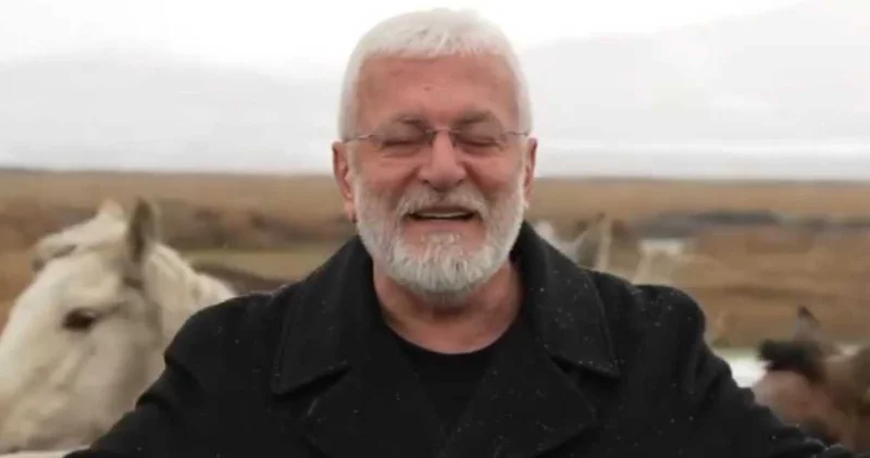 Sanatçı Onur Akın a klip çekerken at çarptı! Az kalsın nalları dikiyordum