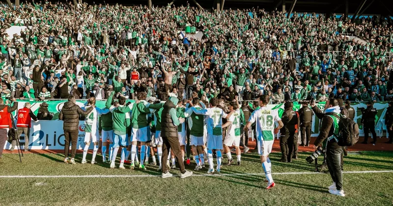 Süper Lig efsanesi dibi görmüştü! 2. Lig de tarih yazıyor: G.Saray ı geride bıraktılar