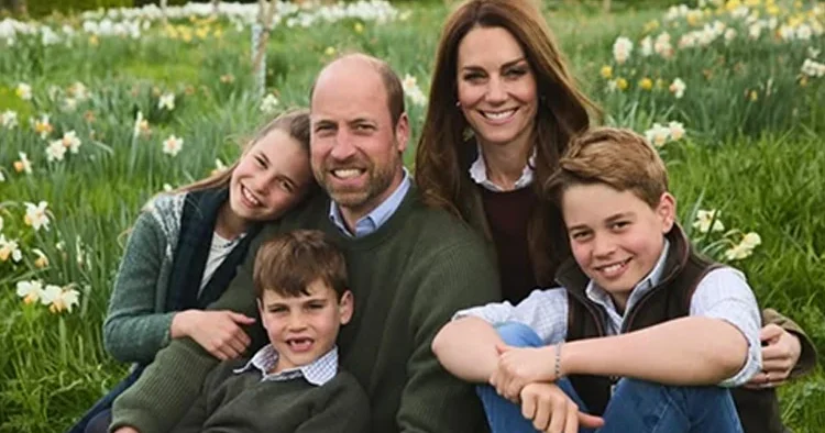 Ünlü aileden beklenen görüntü geldi