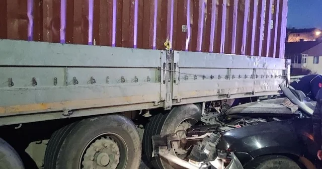 Bozüyük te otomobil, park halindeki tıra arkadan çarptı: 1 ölü, 1 yaralı Bilecik Haberleri