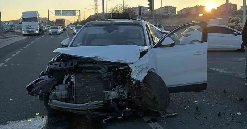 Elazığ’da minibüs ile cip çarpıştı: 2 yaralı