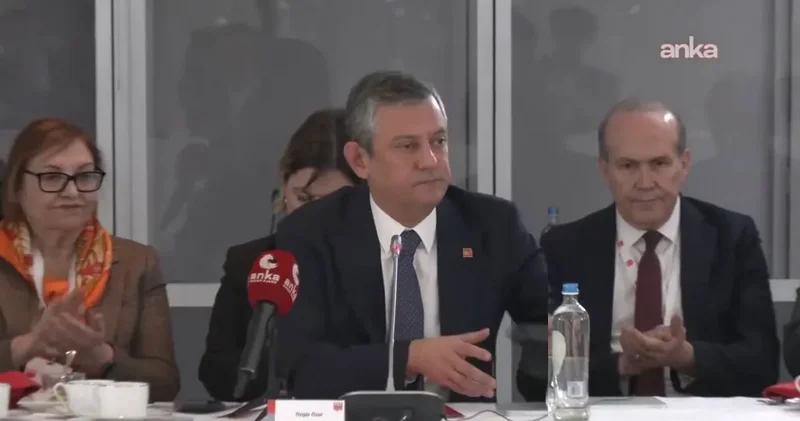 Özgür Özel den Brüksel de tarihi sitem! Çözümü otoriterler ile aramayın