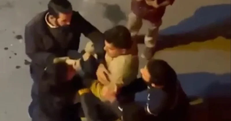 Taksi şoförü, yolcuyu tokatlayınca kadınlar üzerine çullandı Sözcü Gazetesi