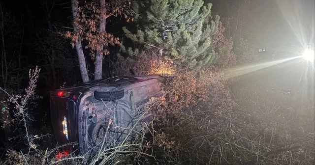 Şarampole uçan araçta bulunan 2 kişi yaralandı Bilecik Haberleri