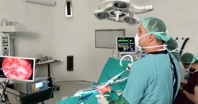 3 mıknatıs yutan 1,5 yaşındaki Faruk, laparoskopi destekli ameliyatla sağlığına kavuştu Batman Haberleri