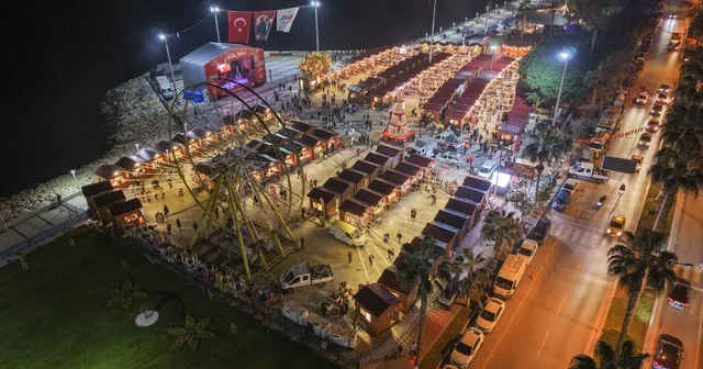 Mersin de Yılbaşı Pazarı ışıl ışıl coşkuyla kapılarını açtı Mersin Haberleri